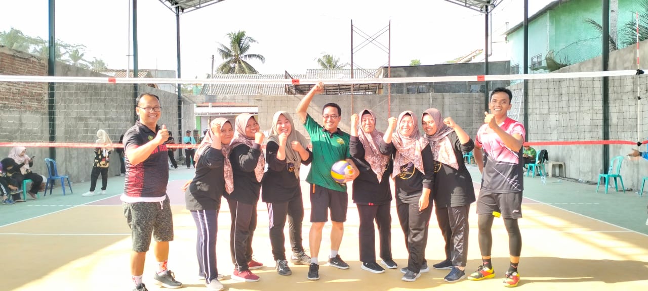 Tim Bola Voli Putri UMNU Kebumen Sabet Gelar Juara di PERGUNU CUP Peringatan HARLAH MA’ARIF ke-94 dan Hari Santri Nasional ke-9